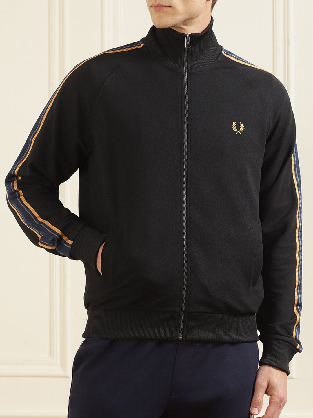 

Fred Perry Men Black Lightweight Longline Sporty Jacket