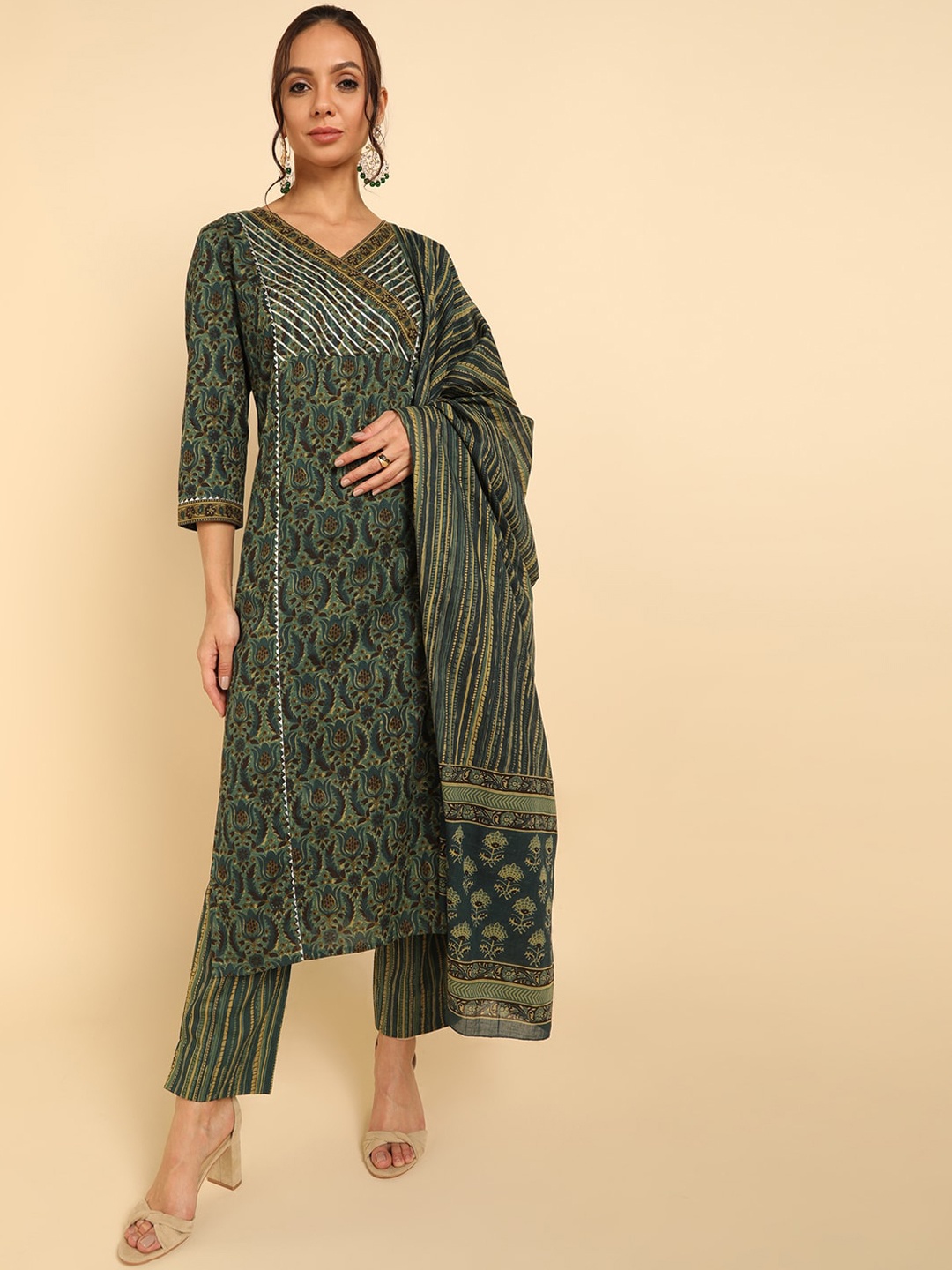 

AHIKA Women Green Floral Printed Pure Cotton Kurta Set