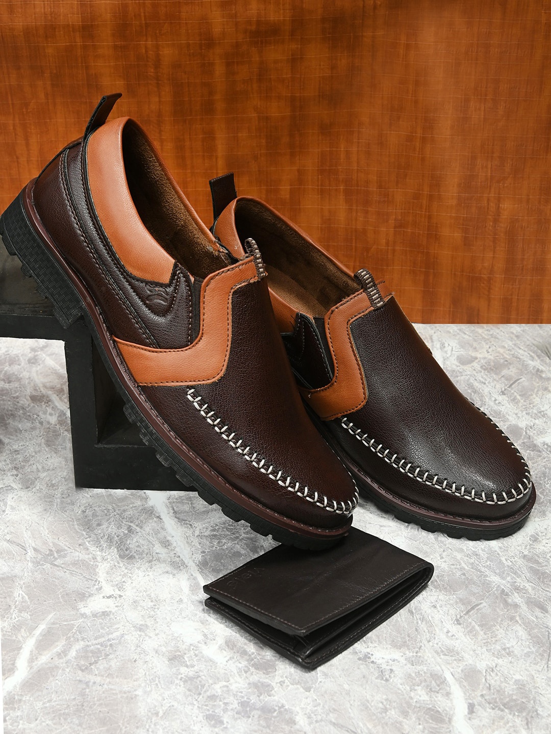 

Sir Corbett Men Brown Textured Loafers