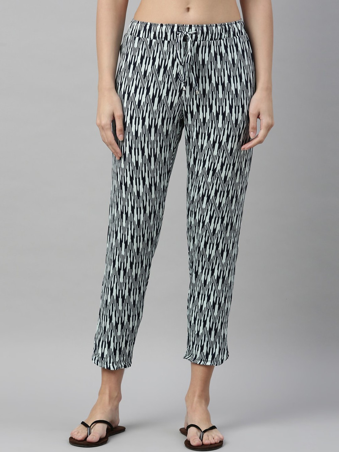 

Enamor Women Blue & White Printed Relaxed-Fit Lounge Pants