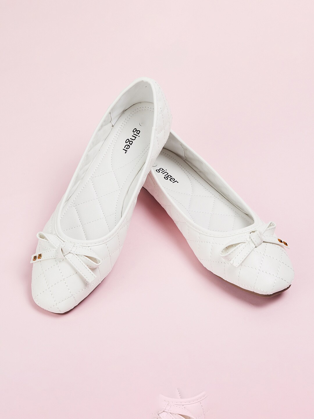 

Ginger by Lifestyle Women White Textured Ballerinas with Bows Flats