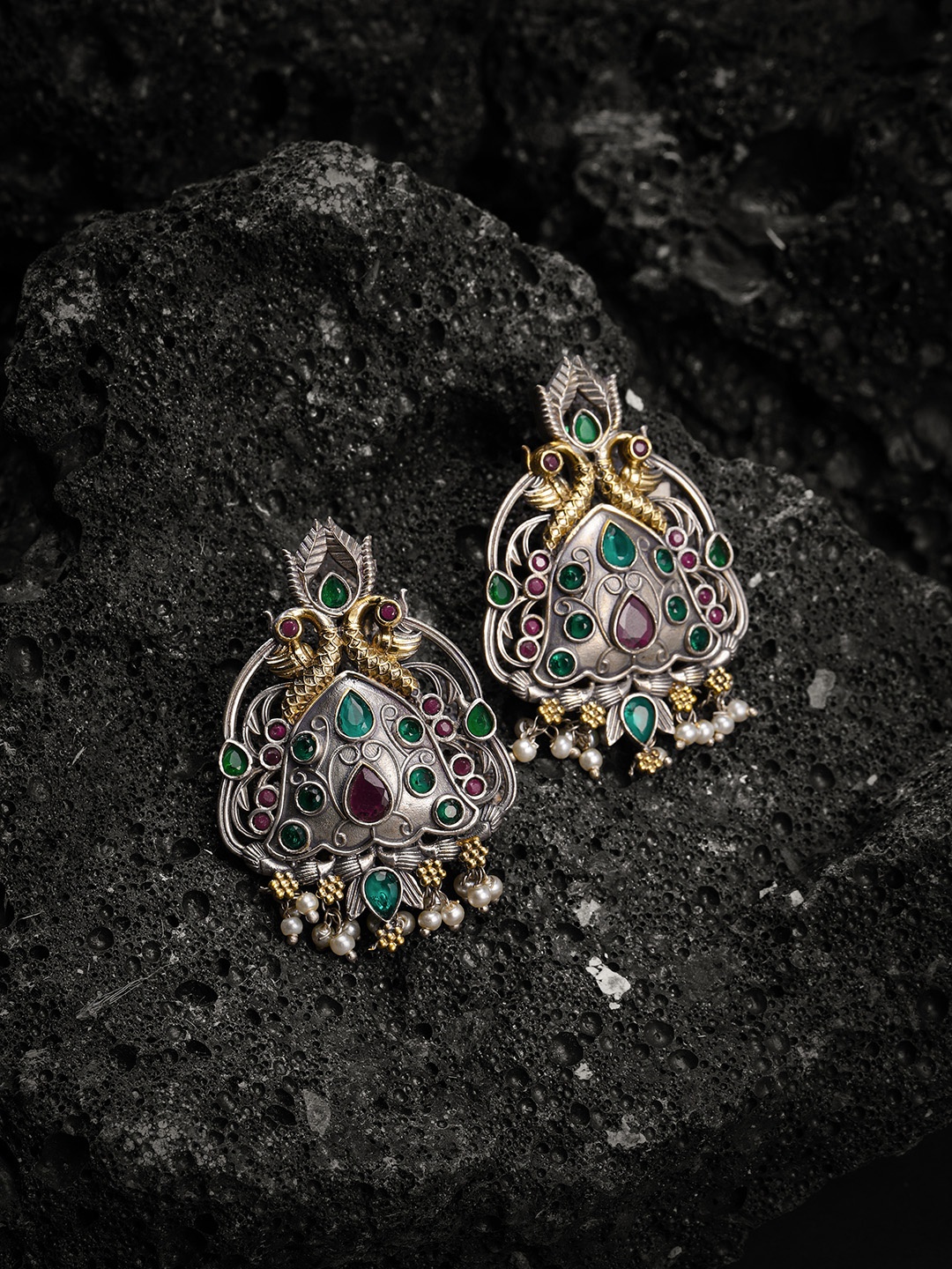 

MIDASKART Silver-Toned & Green Contemporary Drop Earrings