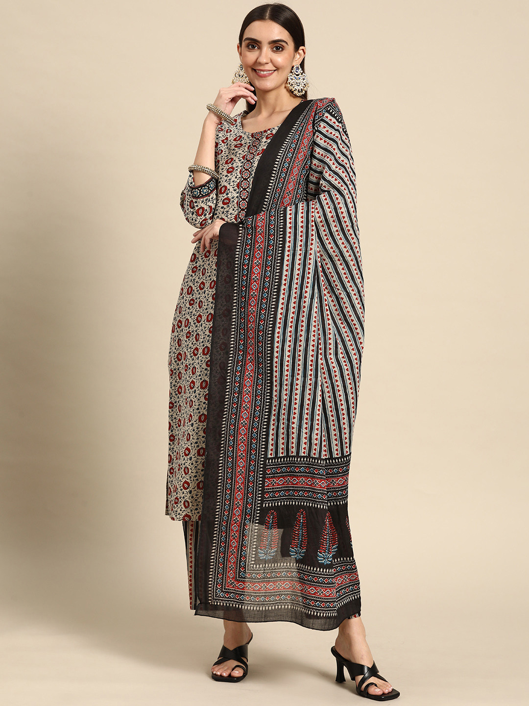 

Prakrti Women Grey Pure Cotton Ethnic Motifs Printed Kurta with Trousers & Dupatta