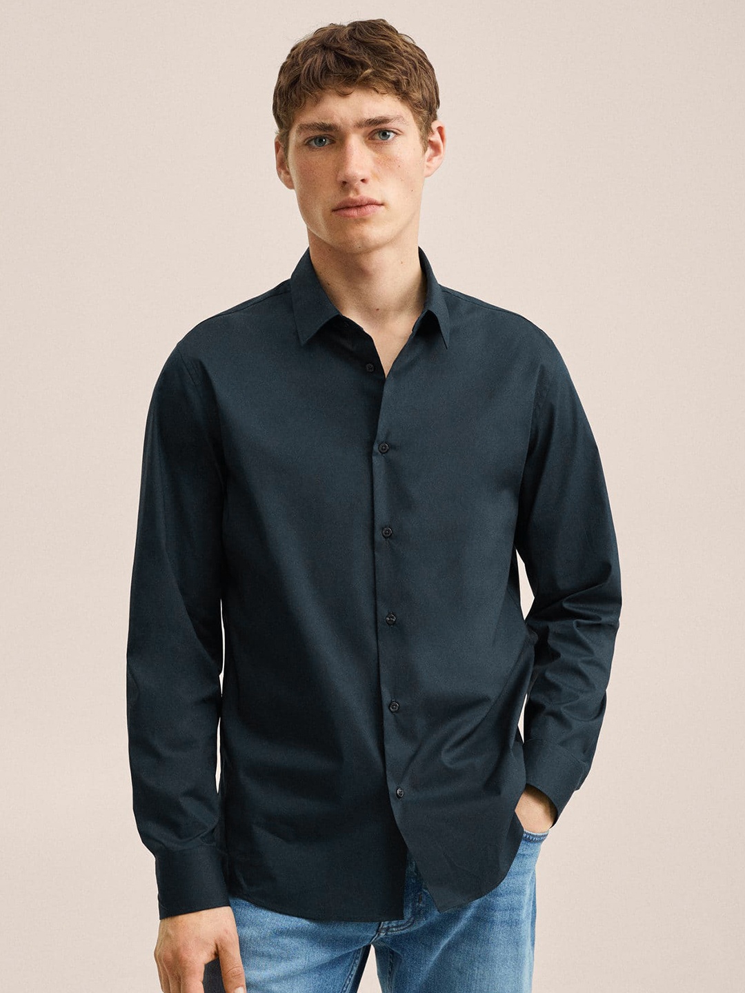 

MANGO MAN Navy Blue Solid Slim Fit Casual Shirt