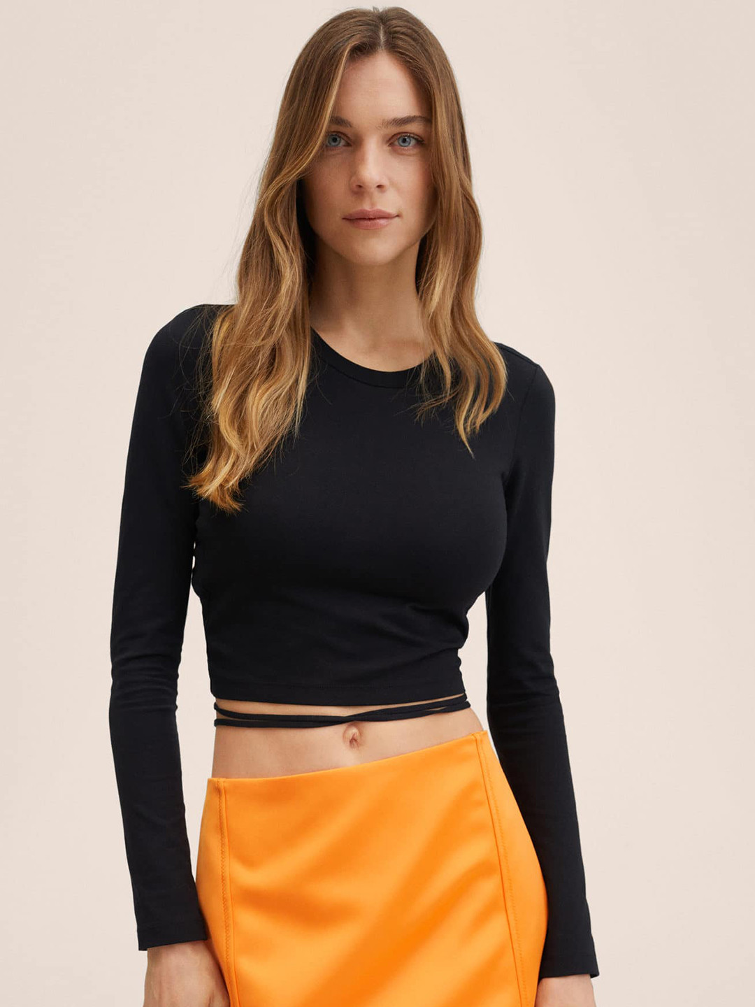 

MANGO Black Solid Styled Back Crop Top