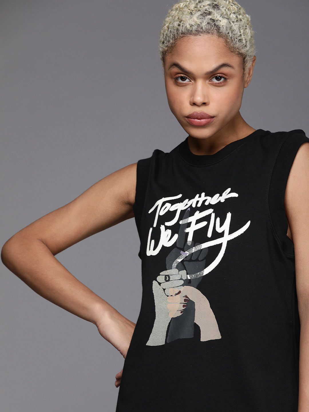 

Nike Women Black & White Graphic Printed AS WNK DF Standard Issue Top