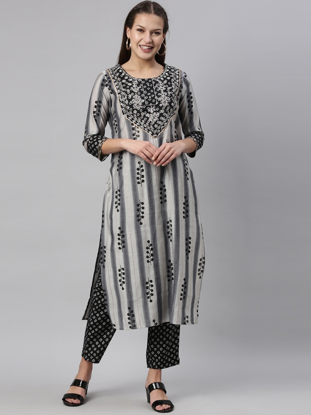 

Neerus Women Grey & Black Floral Printed Kurta with Trousers