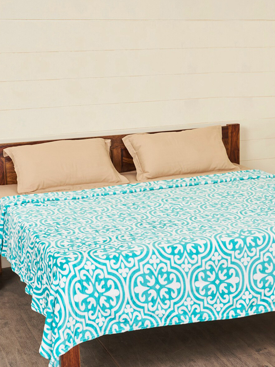 

Home Centre Blue & White Ethnic Motifs Mild Winter 550 GSM Double Bed Blanket