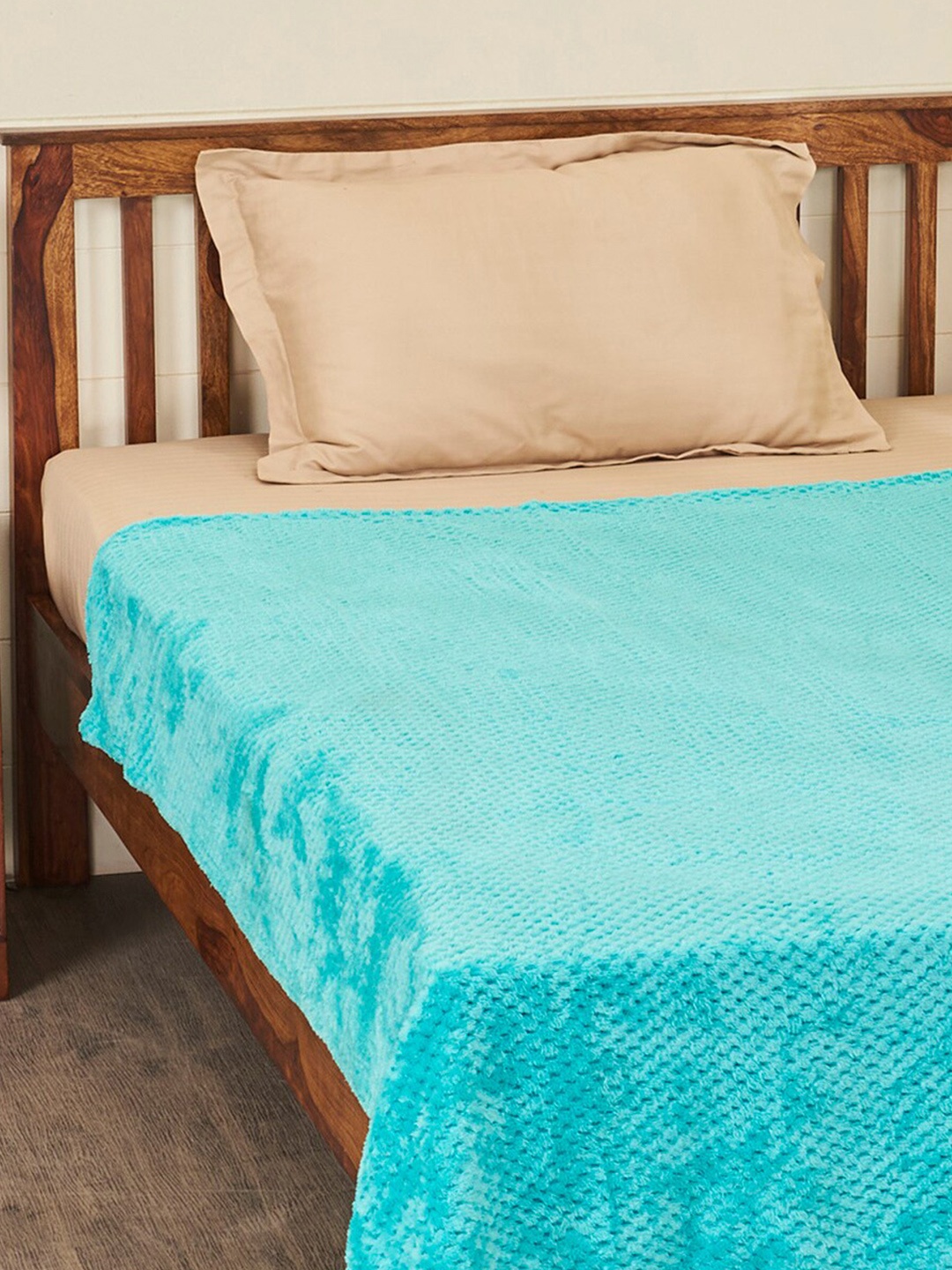 

Home Centre Spinel Turquoise Blue Self Design Textured Throw