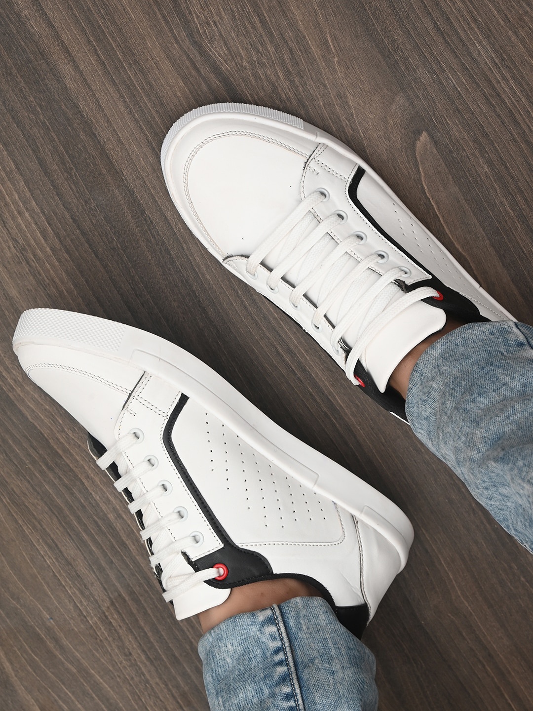 

Roadster Men White Textured Sneakers