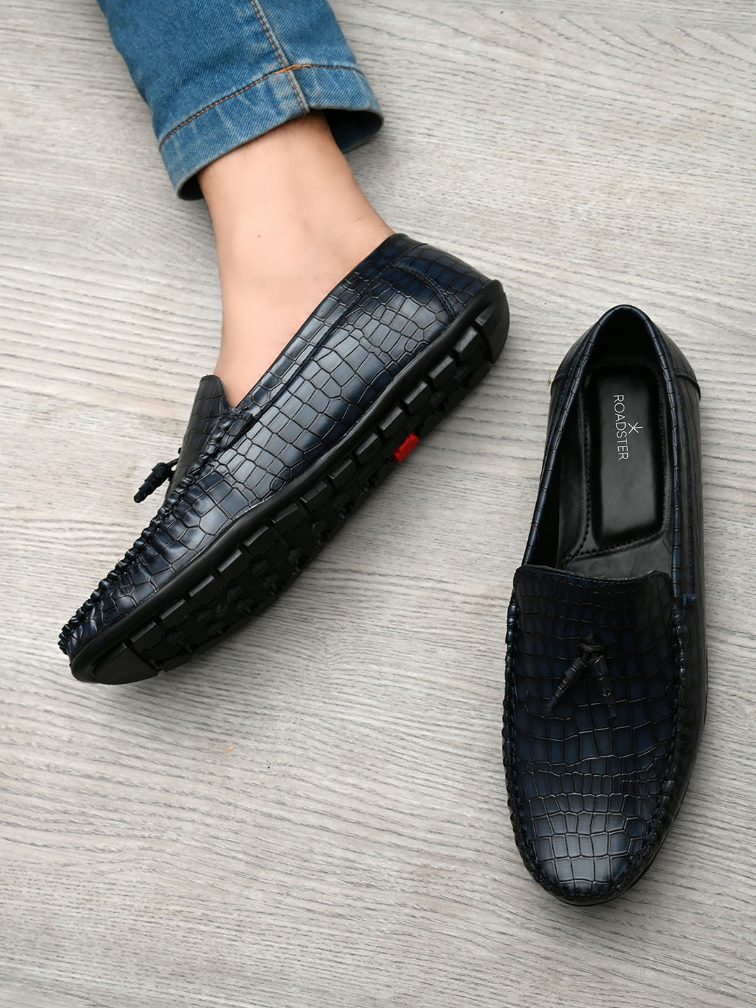 

Roadster Men Blue Textured Loafers