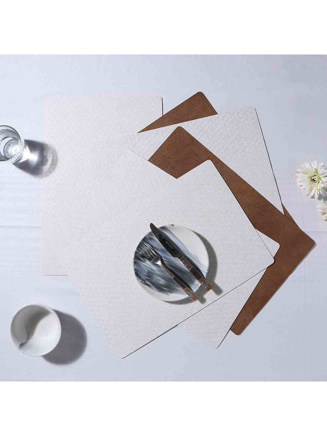 

Wonderchef Brown Set of 6 Diamond & Textured Pattern Reversible Placemat
