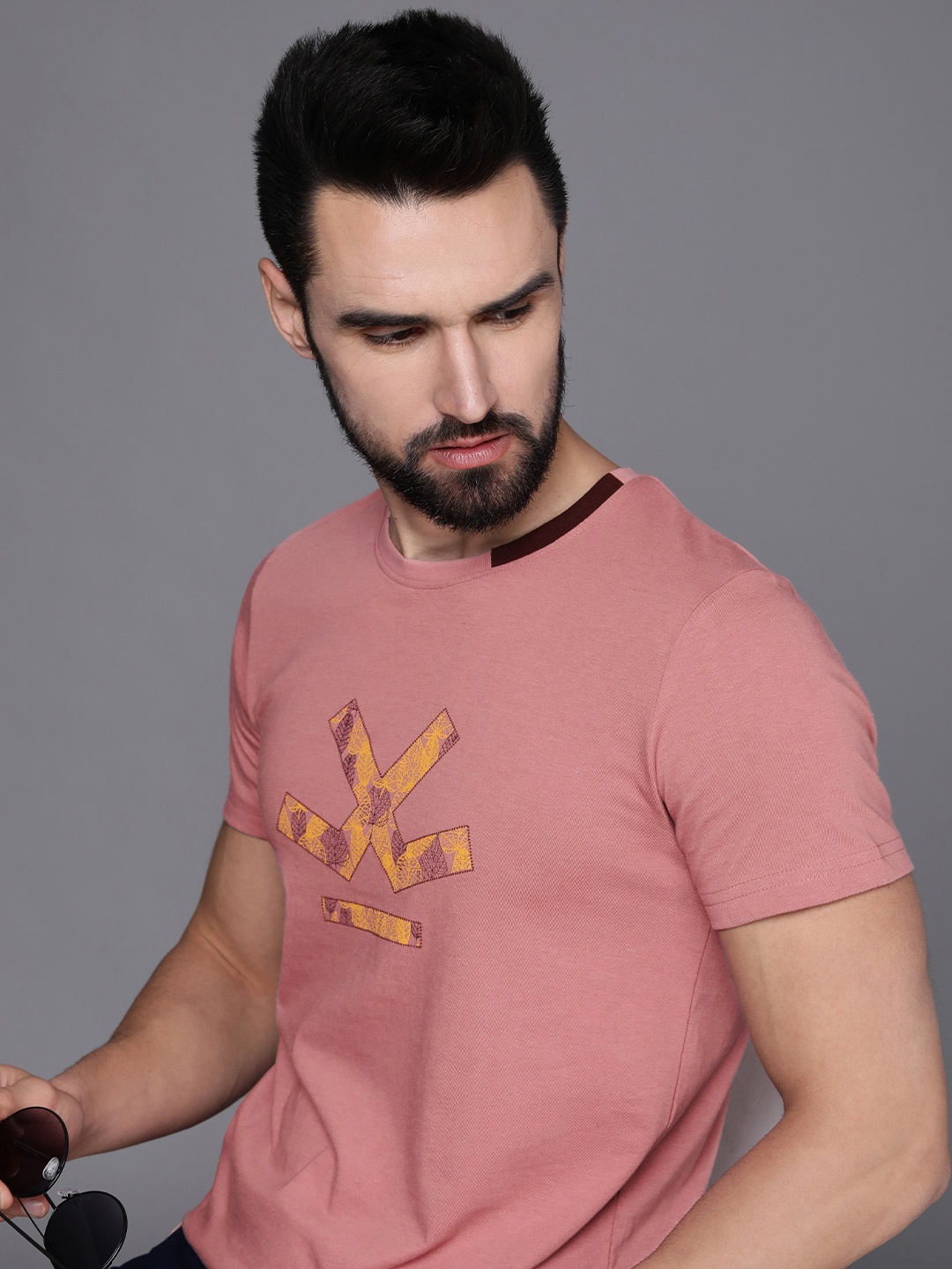 

WROGN Men Dusty Pink Graphic Printed Slim Fit Pure Cotton Casual T-shirt