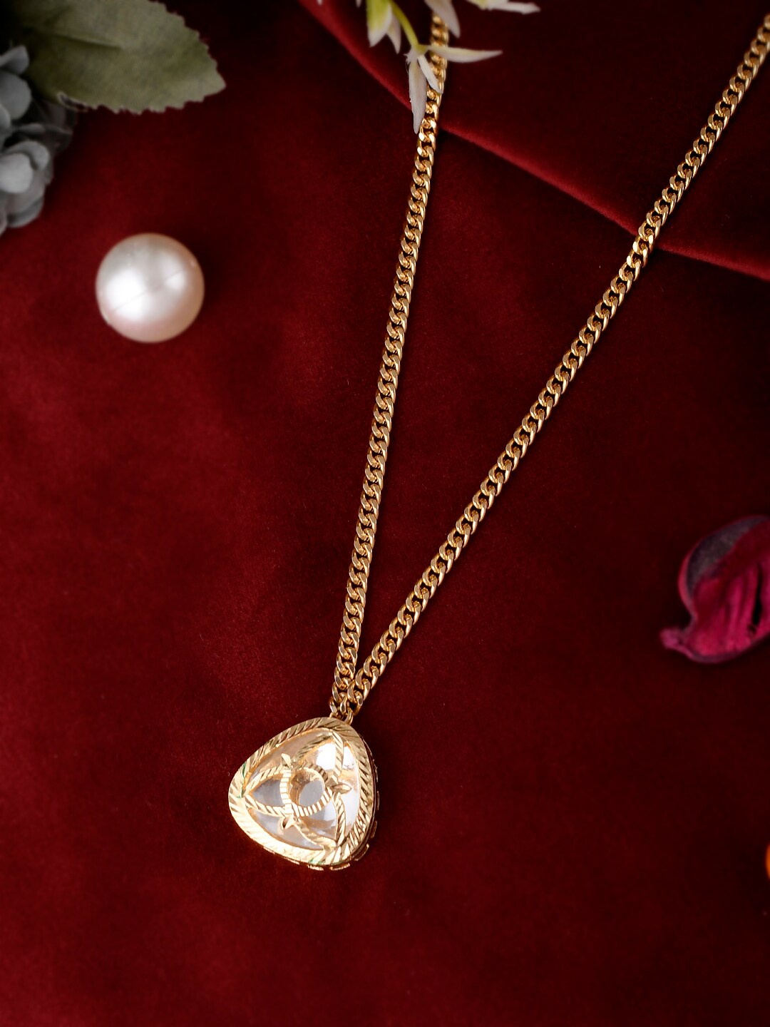 

Shoshaa Gold-Plated White Brass Kundan Stone Studded Necklace