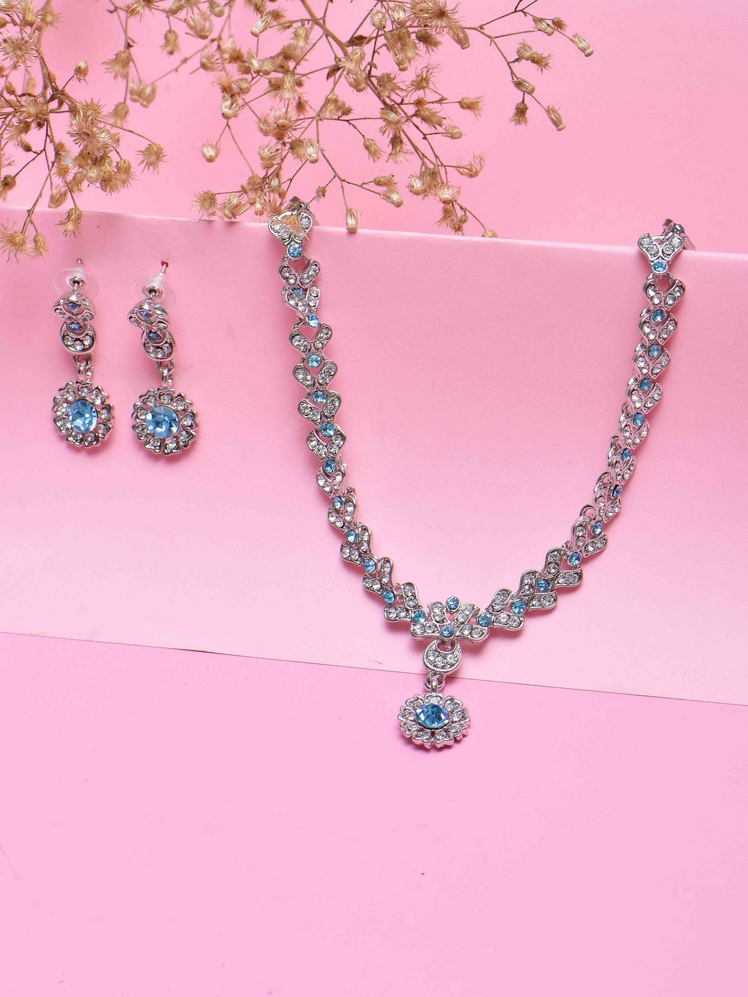 

POPLINS Silver Rhinestone Studded Choker Jewellery Set