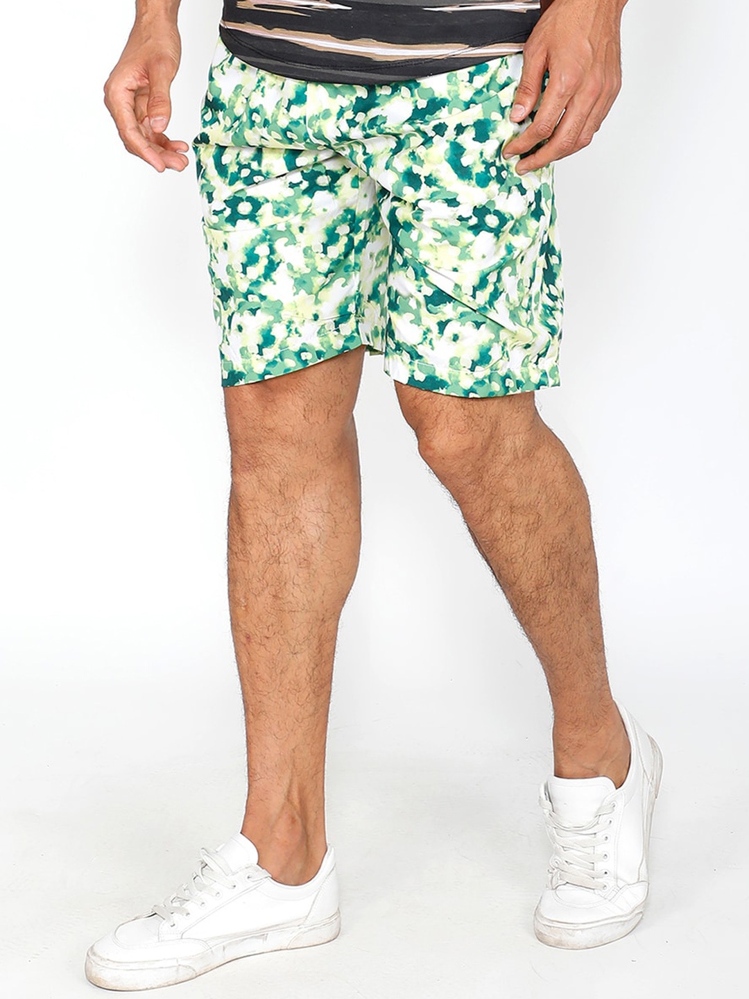 

Yogue Activewear Men Green Printed Shorts