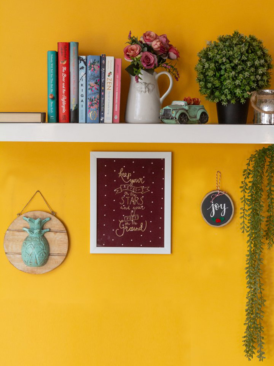 

BandBox Maroon Stars And Your Hanging Wall Frame