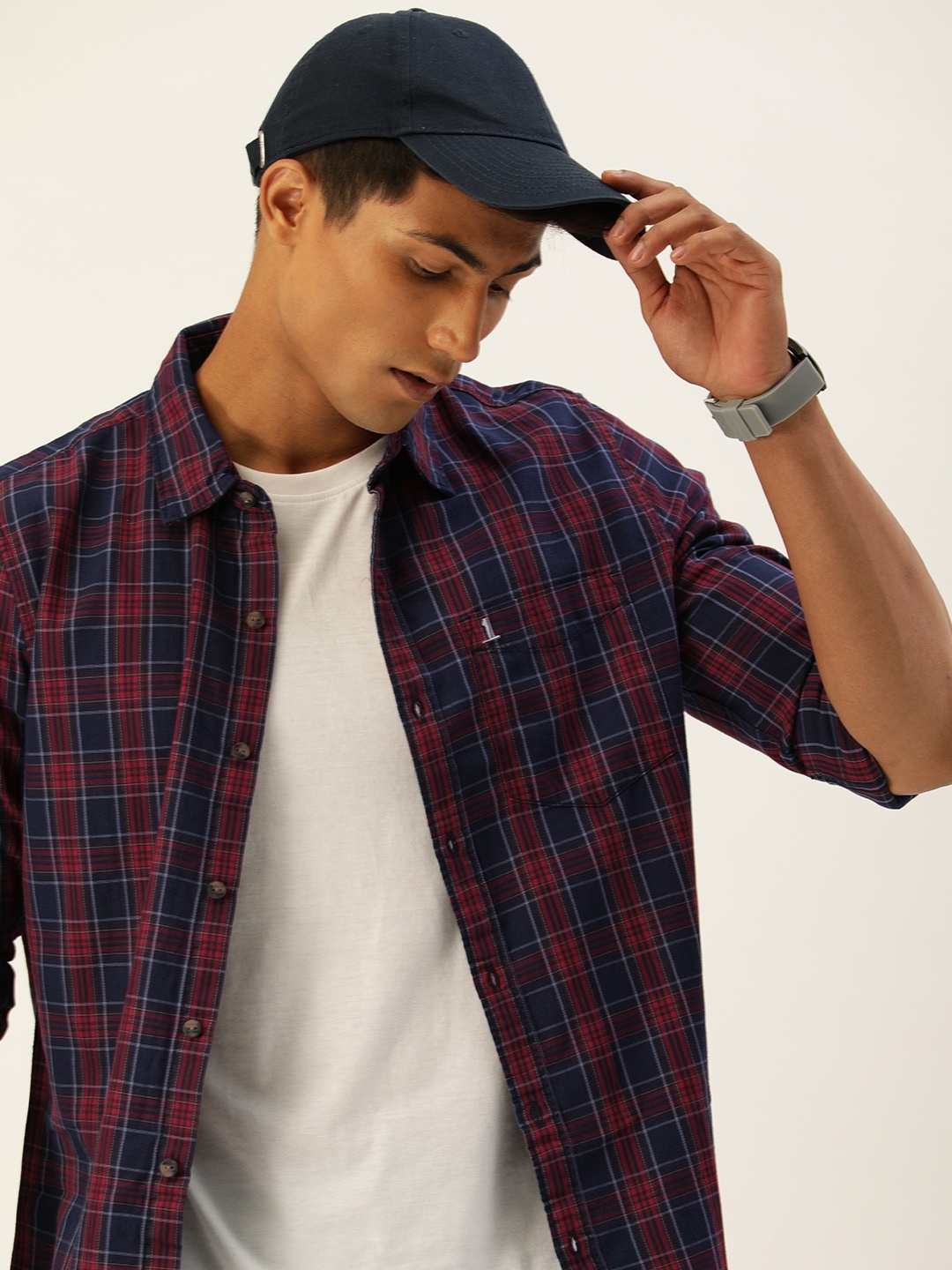 

SINGLE Men Red & Navy Blue Checked Pure Cotton Casual Shirt