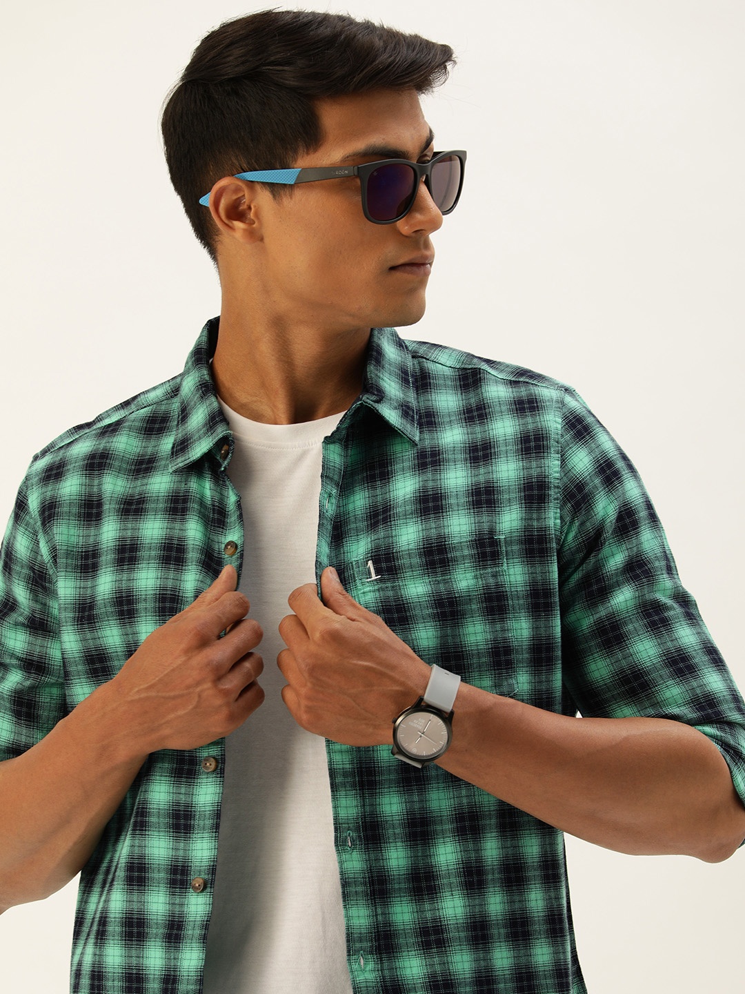 

SINGLE Men Green & Black Slim Fit Checked Pure Cotton Casual Shirt