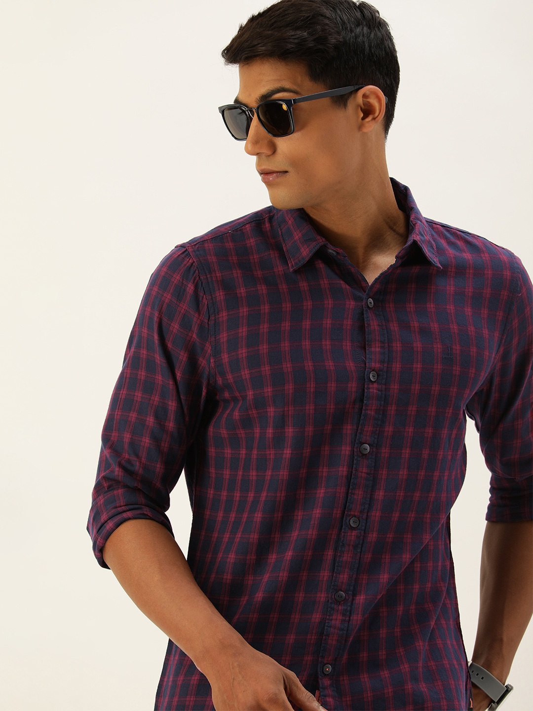 

SINGLE Men Red & Navy Blue Slim Fit Checked Pure Cotton Casual Shirt