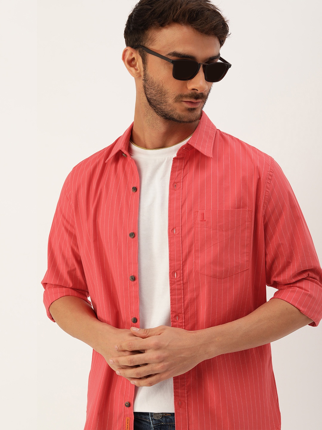 

SINGLE Men Red & White Slim Fit Striped Casual Shirt