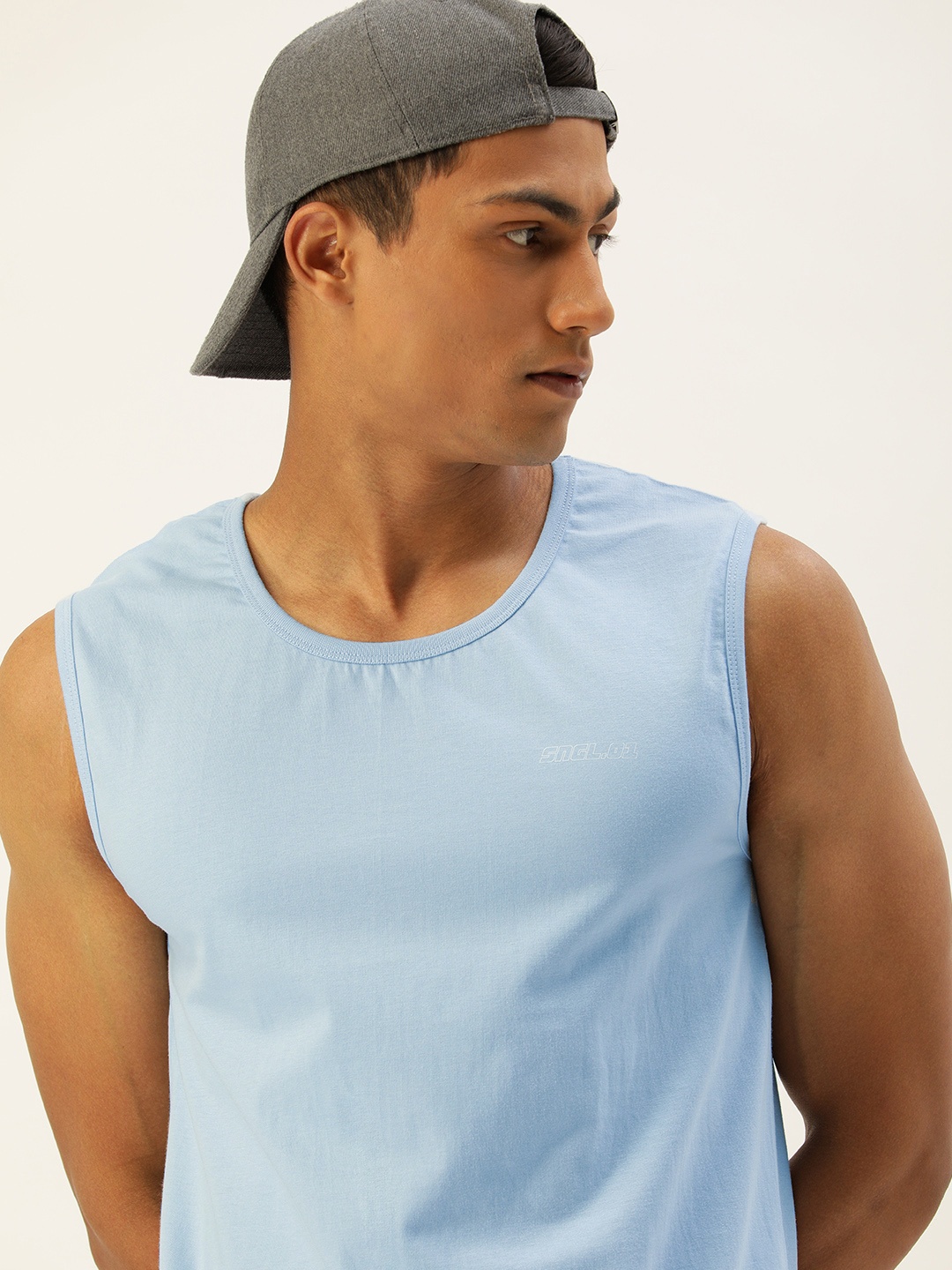 

SINGLE Men Blue Solid Pure Cotton Slim Fit T-shirt
