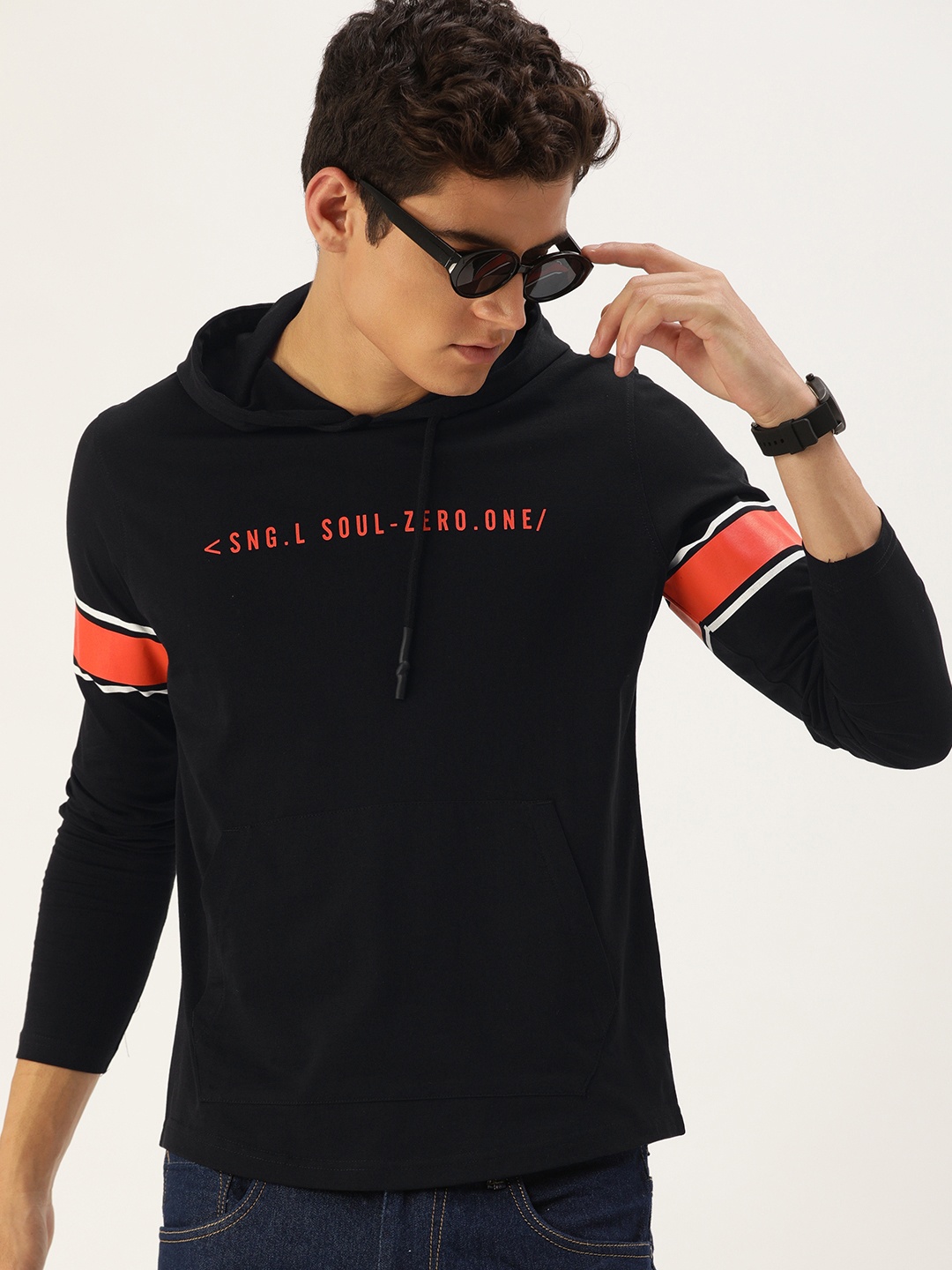 

SINGLE Men Black & Red Typography Printed Pure Cotton Slim Fit Hooded T-shirt