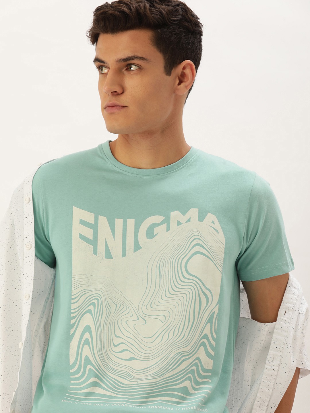 

SINGLE Men Blue & Off White Printed Pure Cotton Slim Fit T-shirt