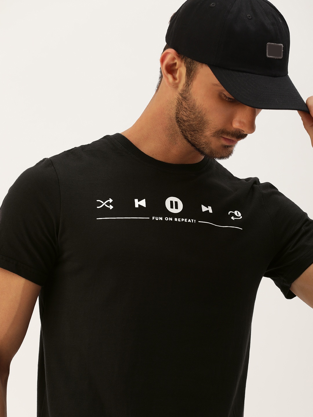 

SINGLE Men Black Typography Printed Slim Fit Pure Cotton T-shirt