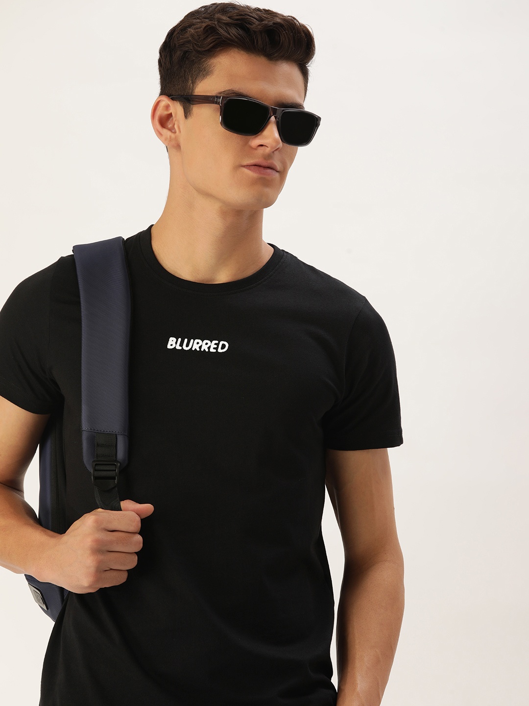 

SINGLE Men Black Typography Printed Pure Cotton Slim Fit Casual T-shirt