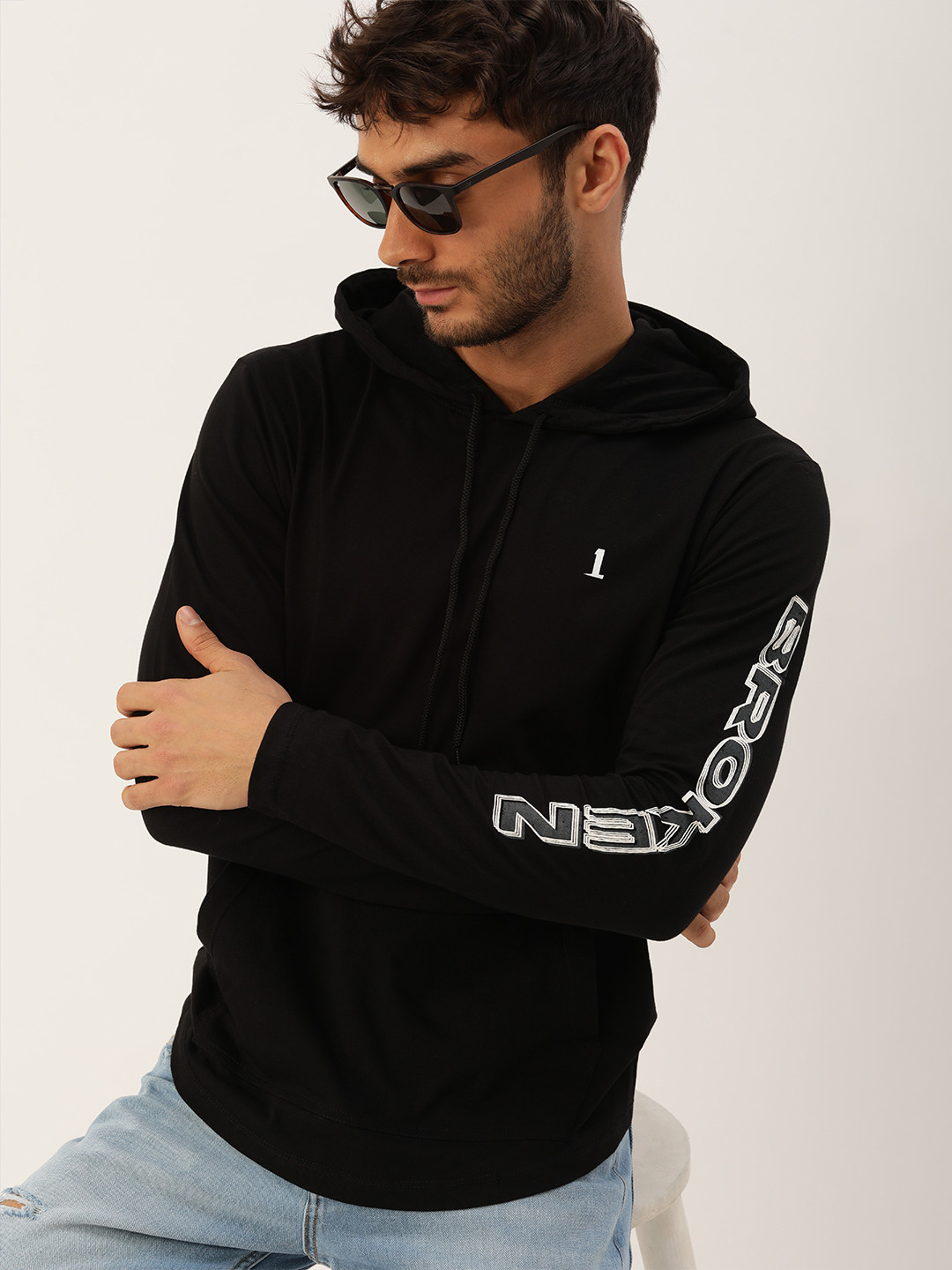 

SINGLE Men Black Slim Fit Hooded Pure Cotton T-shirt with Printed Detail