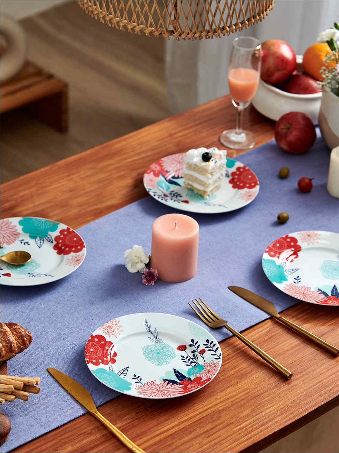 

Chumbak White & Blue 4 Pieces Floral Printed Porcelain Glossy Plates