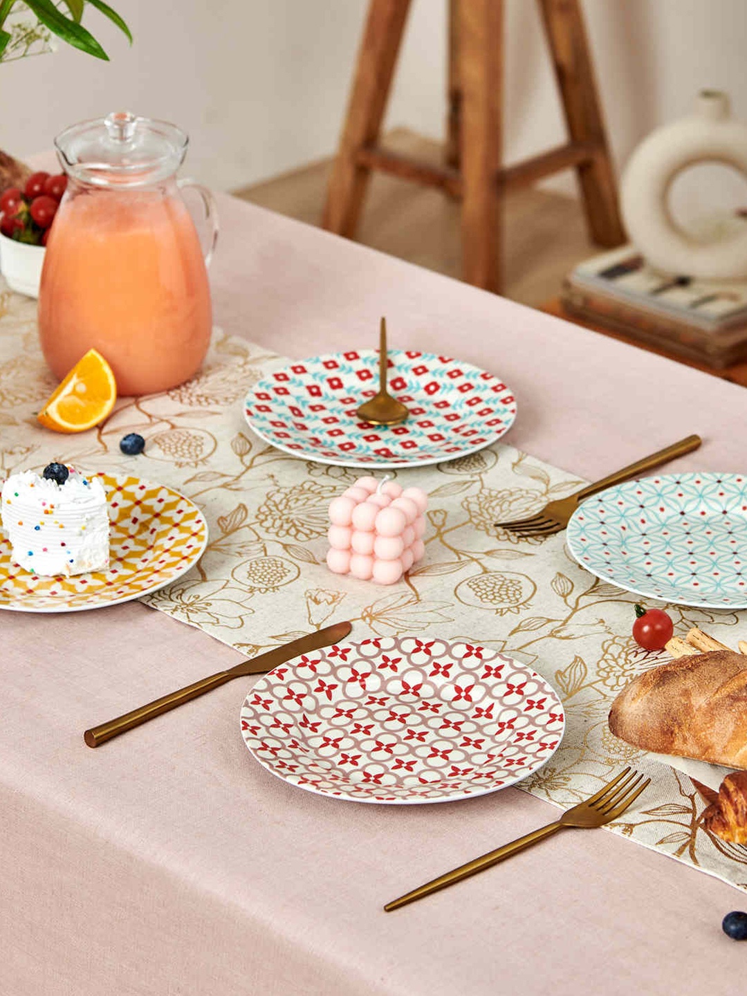 

Chumbak Set of 4 Printed Porcelain Glossy Snack Plates, White