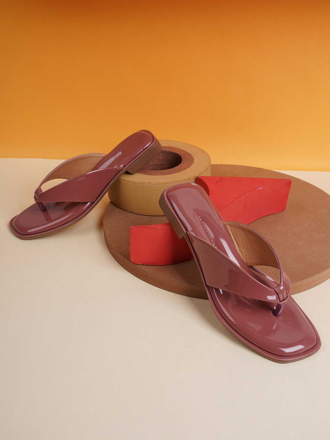

SAPATOS Women Maroon Open Toe Flats