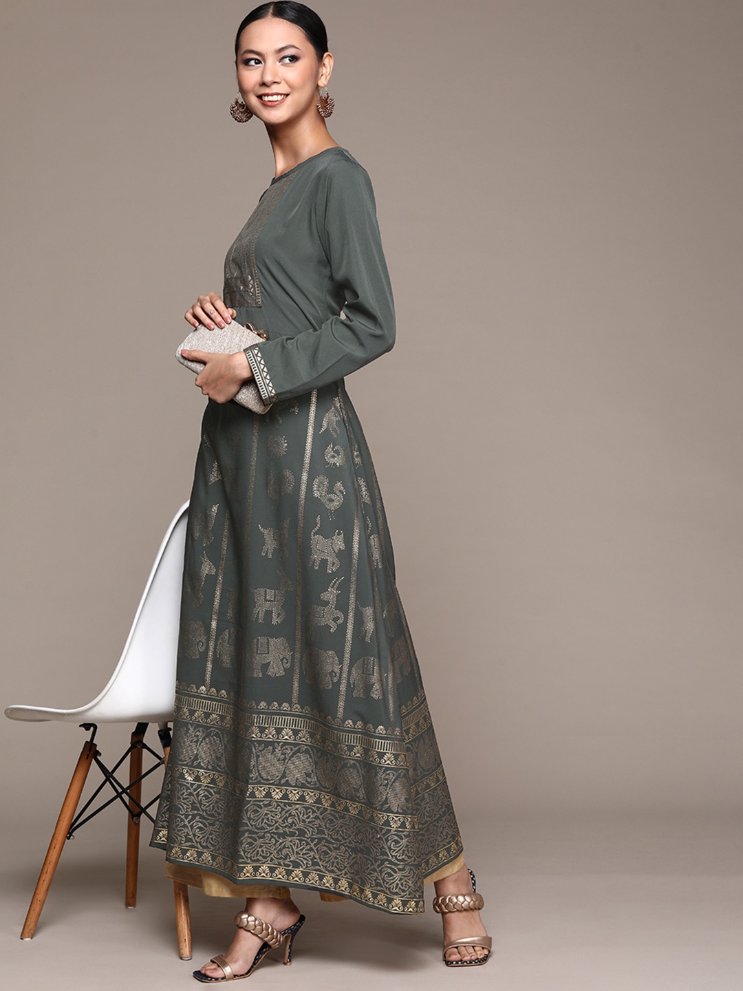 

ZIYAA Women Grey & Gold-Toned Geometric Printed Crepe Kurta