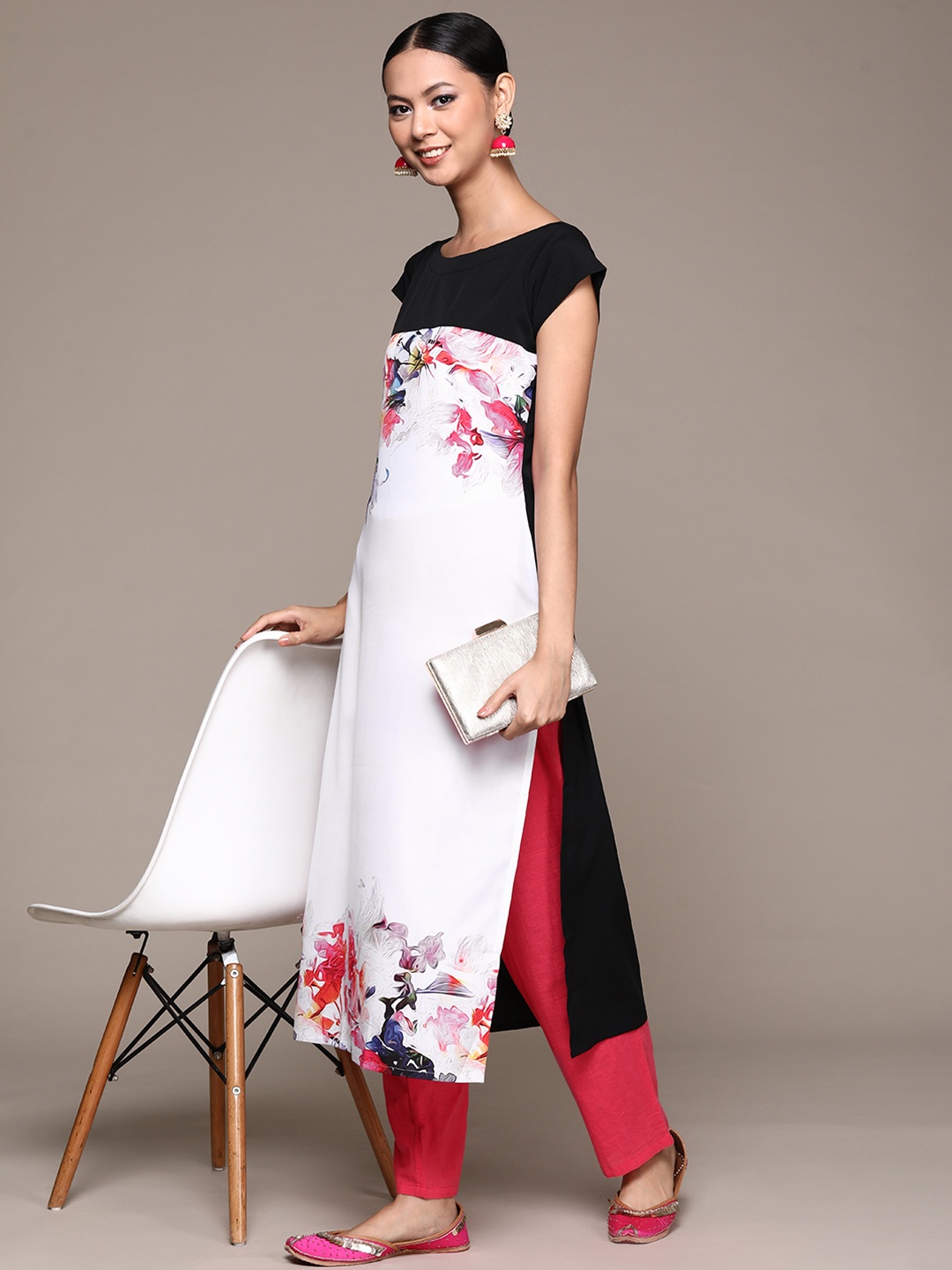 

ZIYAA Women White & Black Floral Printed Floral Crepe Kurta
