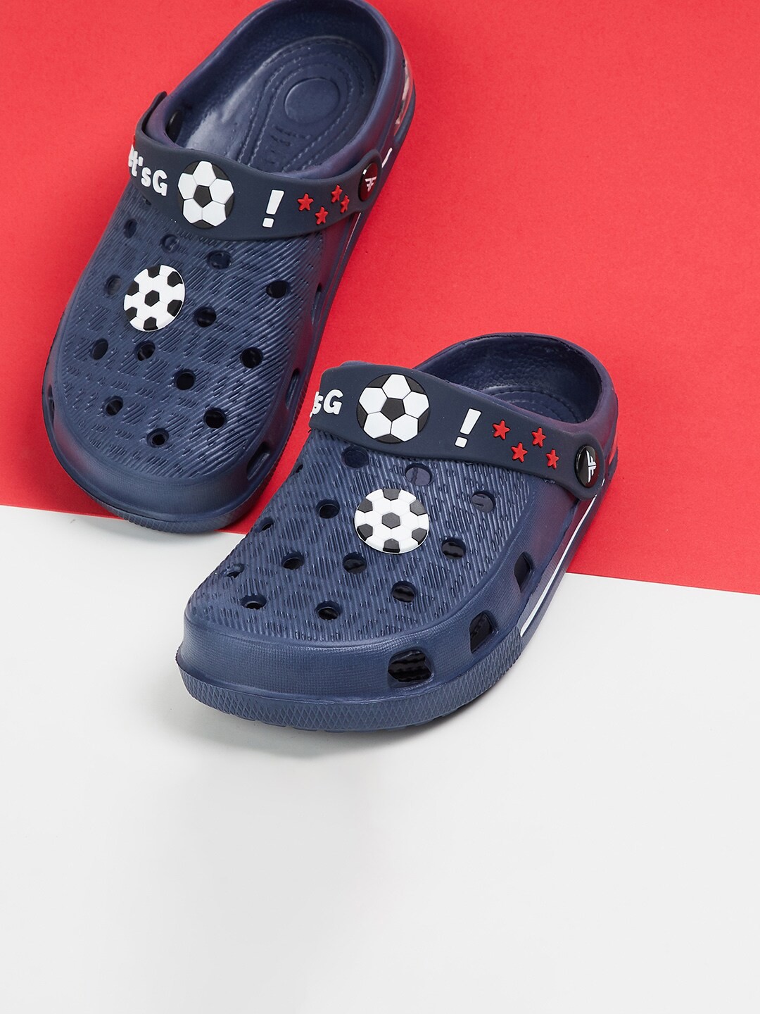 

Fame Forever by Lifestyle Boys Navy Blue & White Self Design Clogs