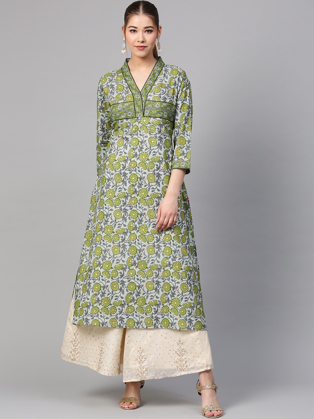 

Varanga Women Green & White Floral Printed Kurta