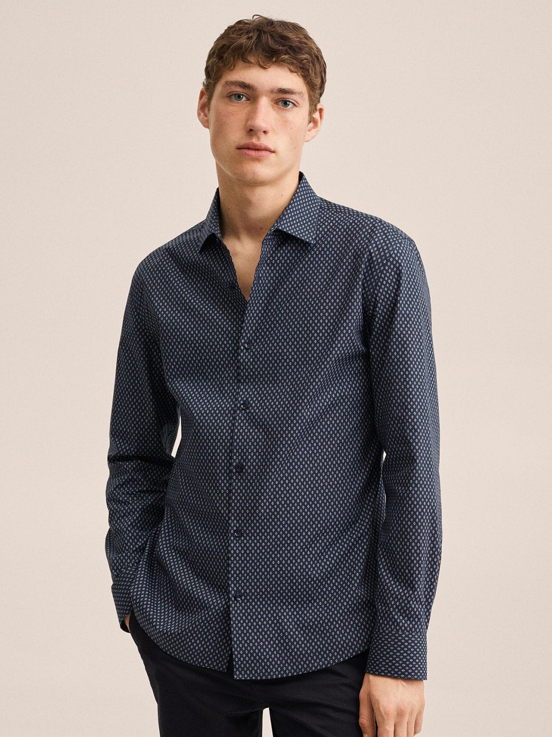 

MANGO MAN Men Navy Blue & Grey Slim Fit Micro Ditsy Printed Casual Shirt