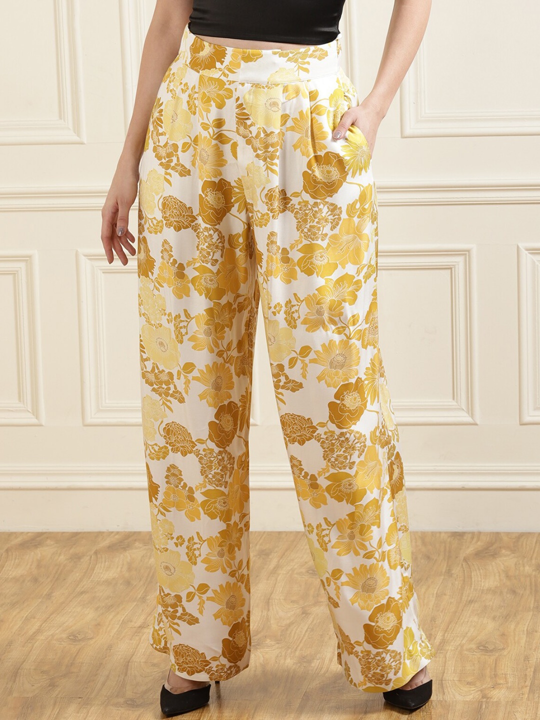 

Ted Baker Women Yellow Floral Printed Pleated Trousers