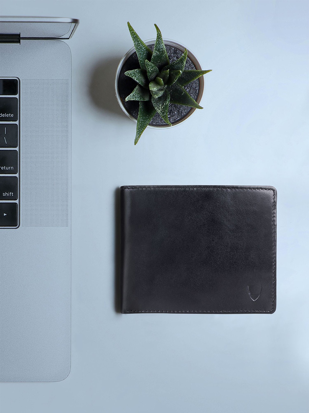 

Hidesign Men Black Leather Two Fold Wallet
