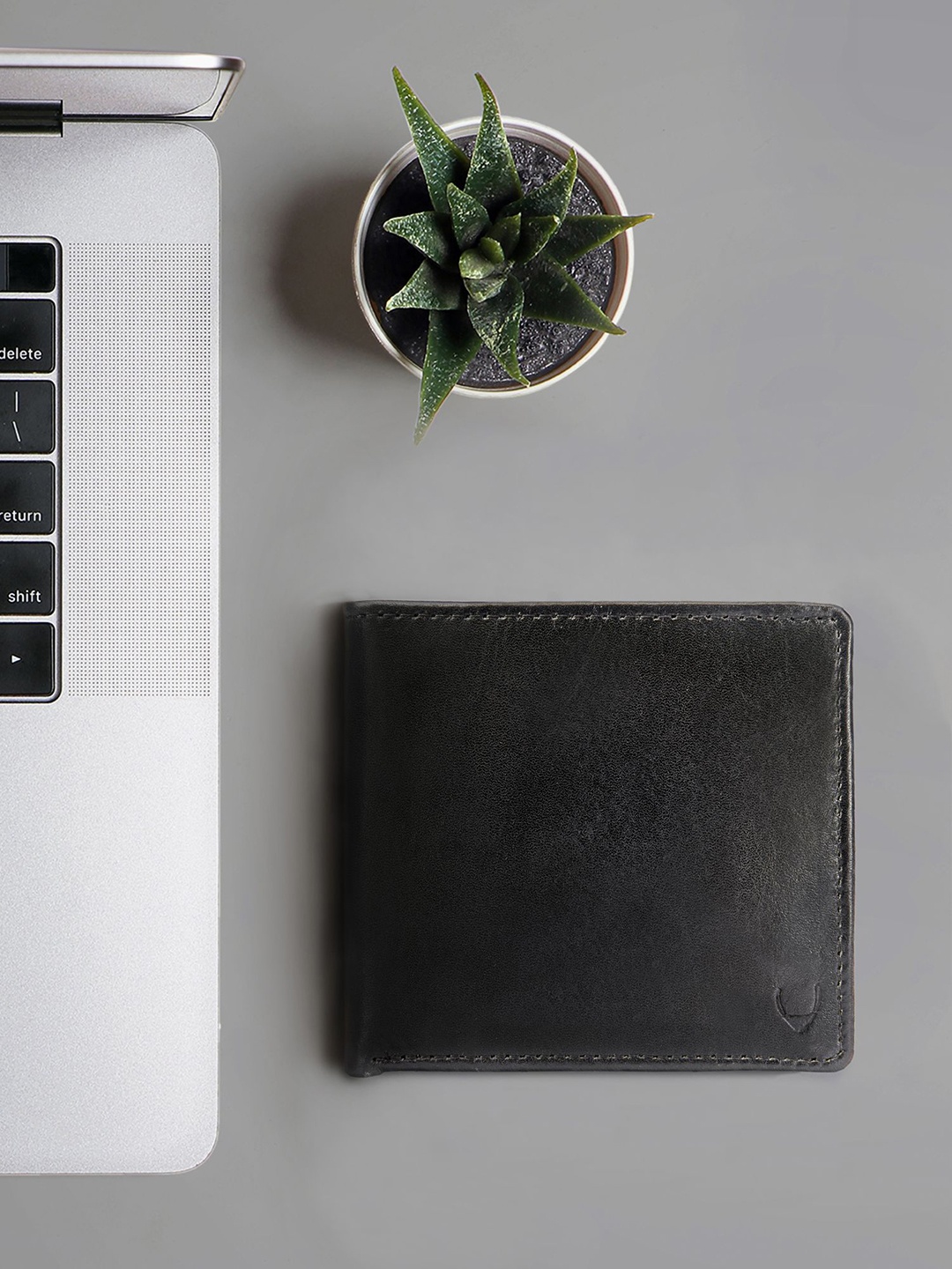 

Hidesign Men Black Leather Two Fold Wallet