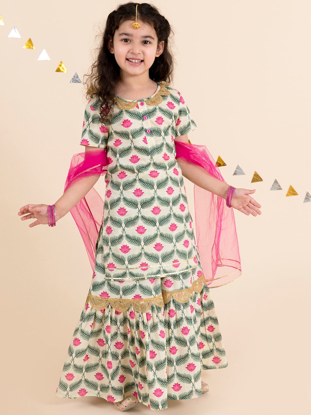 

pspeaches Girls Off White & Grey Floral Printed Pure Cotton Kurta with Sharara & Dupatta