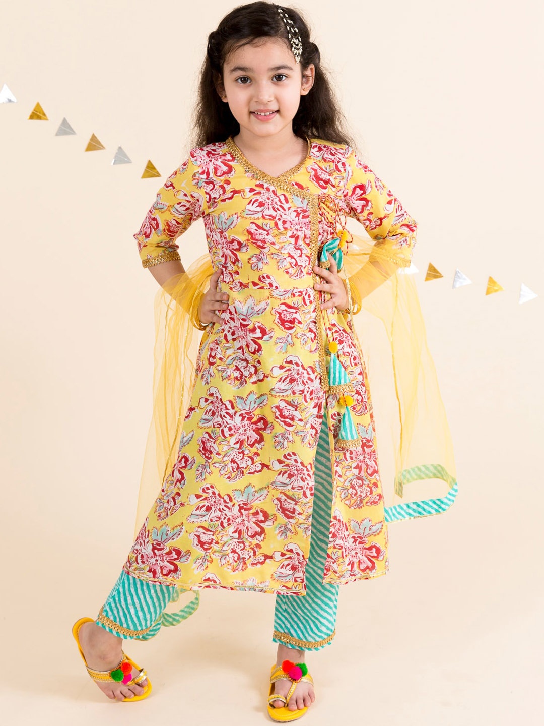 

pspeaches Girls Yellow Floral Printed Angrakha Pure Cotton Kurta with Trousers & With Dupatta