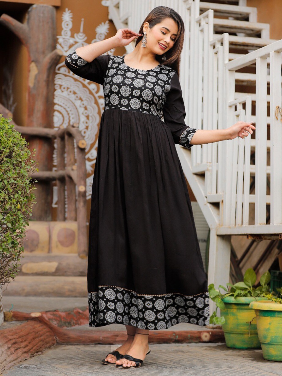 

SINGNI Women Black Floral Checked Kurta