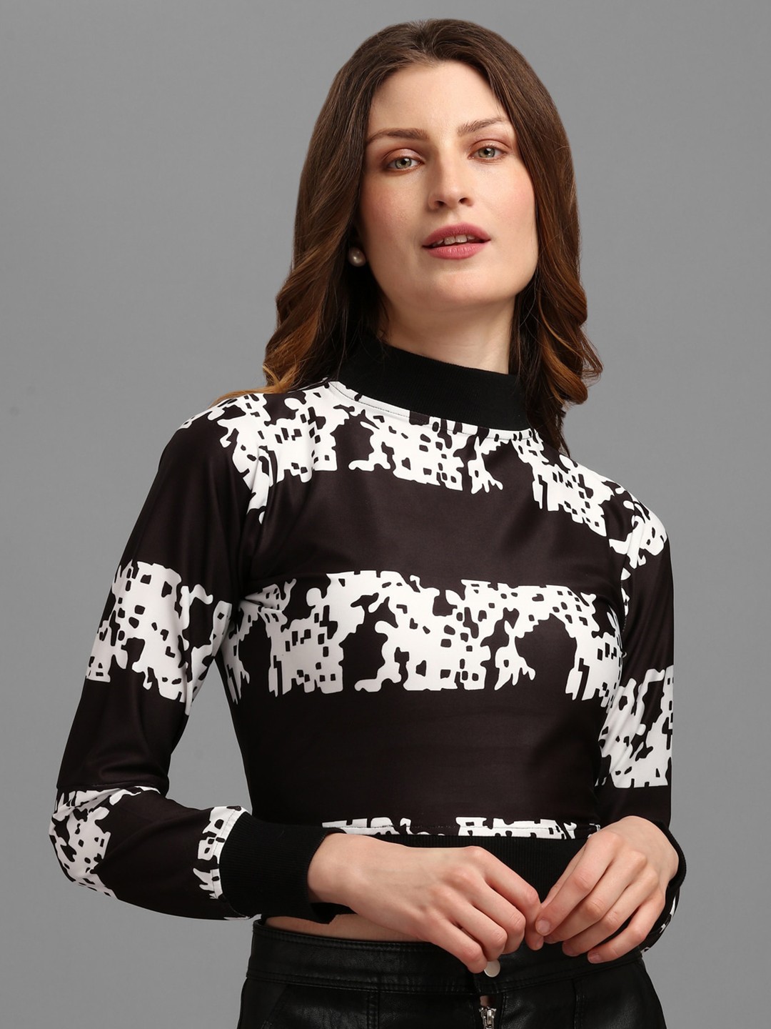 

PURVAJA Women Black Print Crop Top