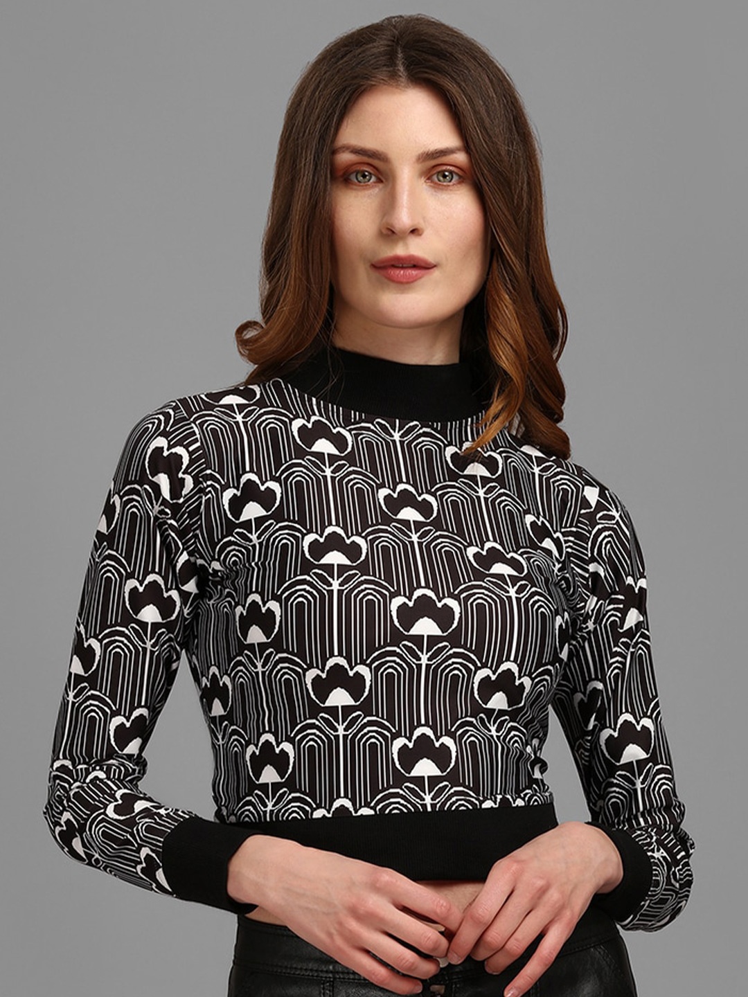 

PURVAJA Black Abstract Print Crop Top