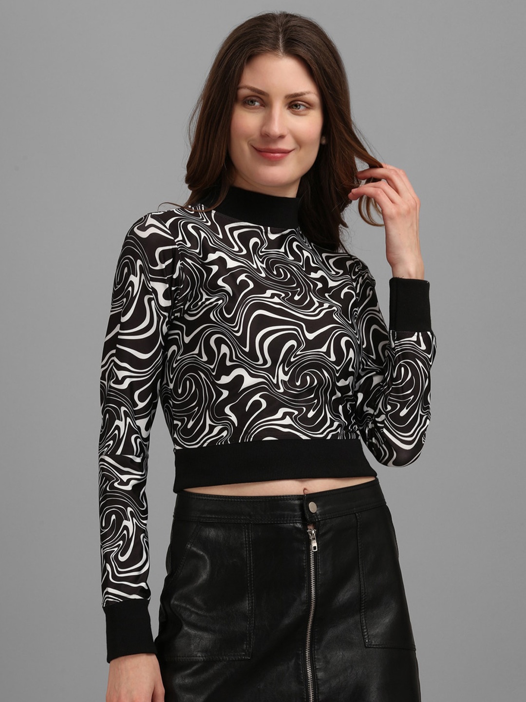 

PURVAJA Women Black Print Crop Top