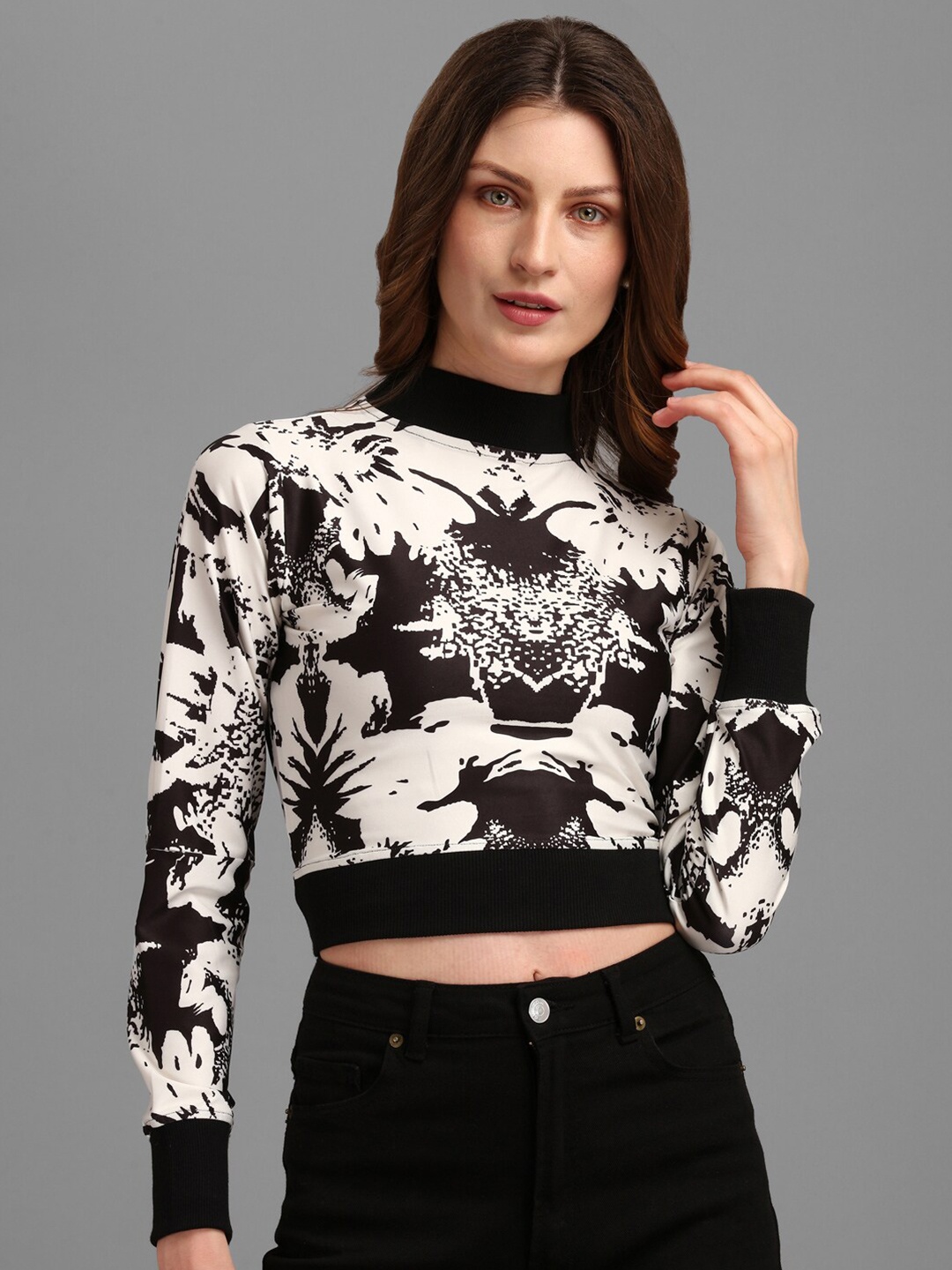 

PURVAJA Off White & Black Printed blouson Crop Top