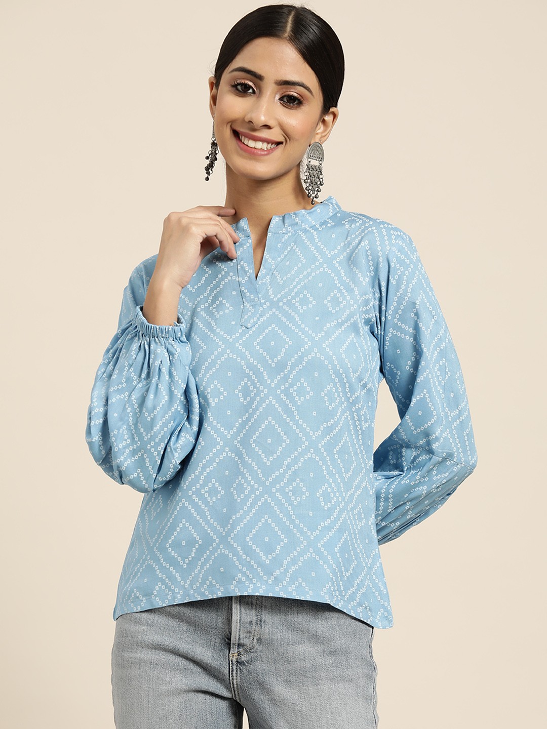 

Sangria Women Blue & White Bandhani Printed Top